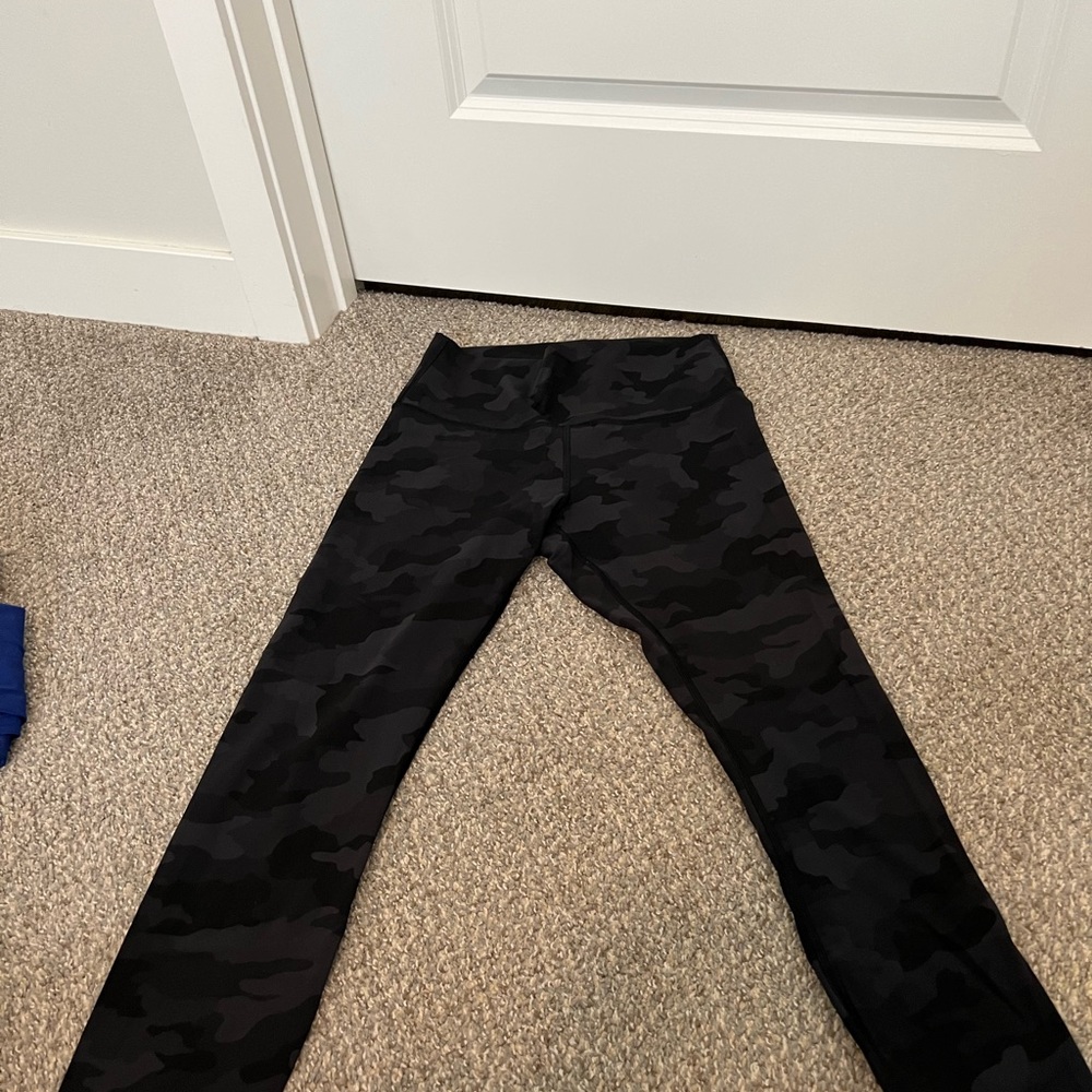 Lululemon Camo Wunder Under Leggings size 8 - Picture 2 of 3